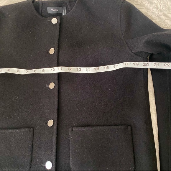 Theory Size 4 Black Cropped Wool and Cashmere Jacket - Picture 7 of 10